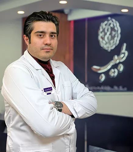 دکتر سالار عیوض زاده جراح مغز و اعصاب